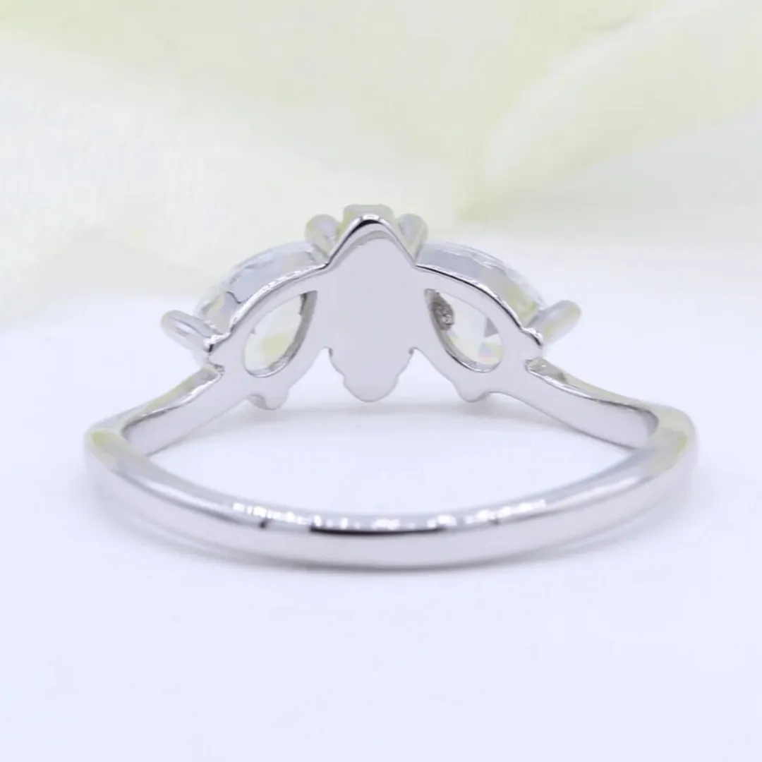 /public/photos/live/Minimalist Pear Cut Moissanite Honeybee Ring 671 (4).webp